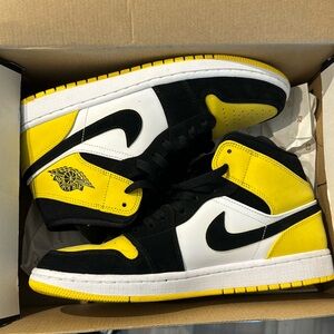 Air Jordan 1 MID SE